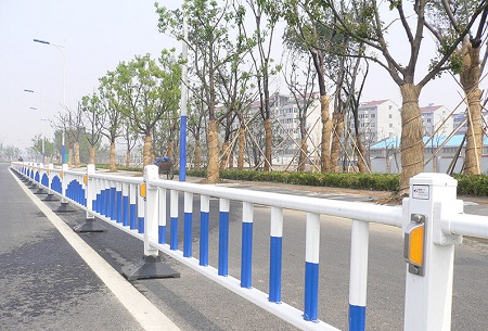 中央道路护栏